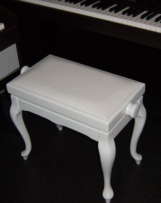 Akmuz nastaviteln� sedadlo