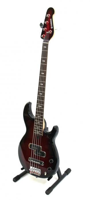Yamaha BB 415 WR2 basov kytara
