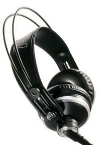AKG K171 Studio uzaven sluchtka