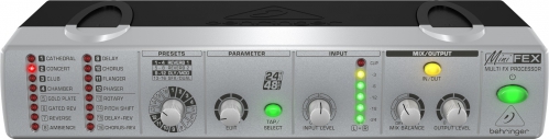 Behringer FEX 800 efektov procesor
